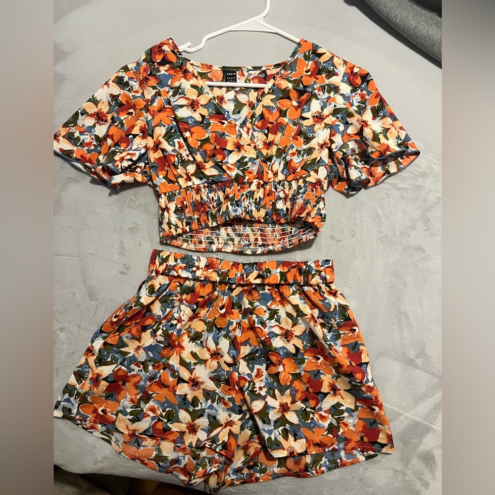 Cropped summer outfit